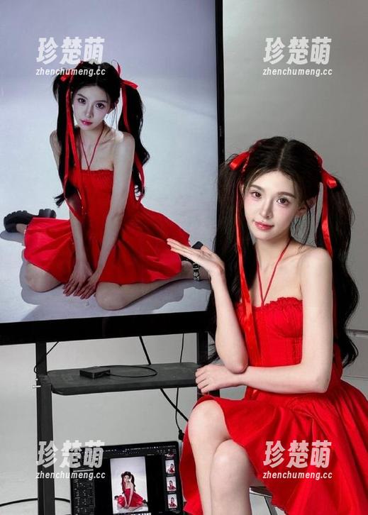 观看Tiny Asa与“玛奇玛”的奇妙结合，原图记录美好瞬间，绝对值得一看！.txt